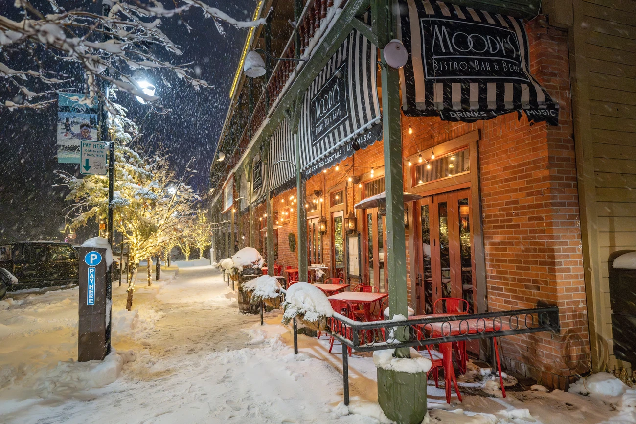 Exterior of Moody’s Bistro Bar & Beats in Truckee during the evening, with glowing lights, outdoor tables, and festive décor