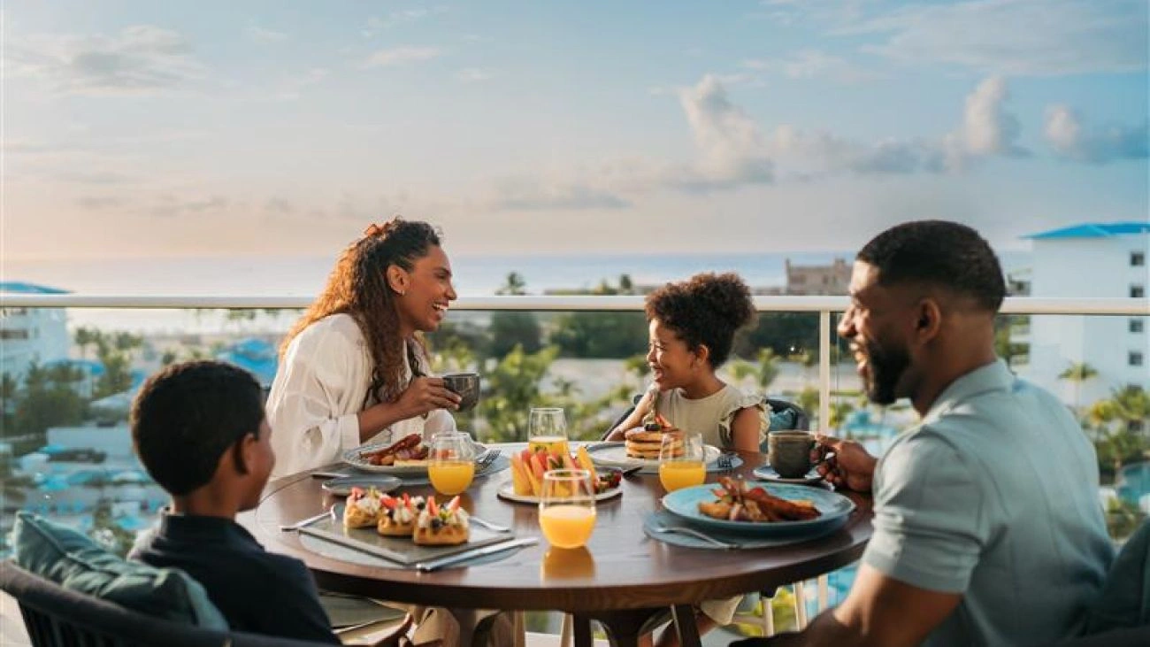 A family enjoying an outdoor meal at the Dreams Cap Cana Resort & Spa.