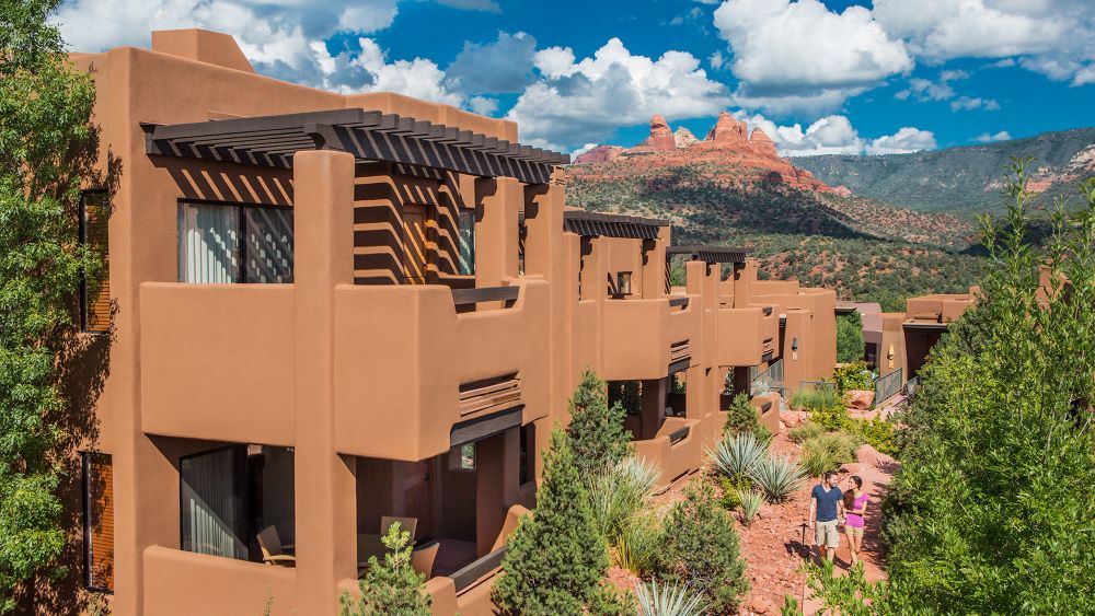 An exterior view of Hyatt Vacation Club Sedona, Piñon Pointe showing its spectacular natural Arizona setting