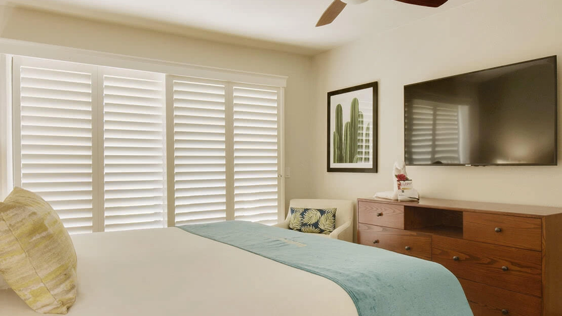 DesertOasis_Bedroom_PS_1BDR_Main-3_16_9.webp
